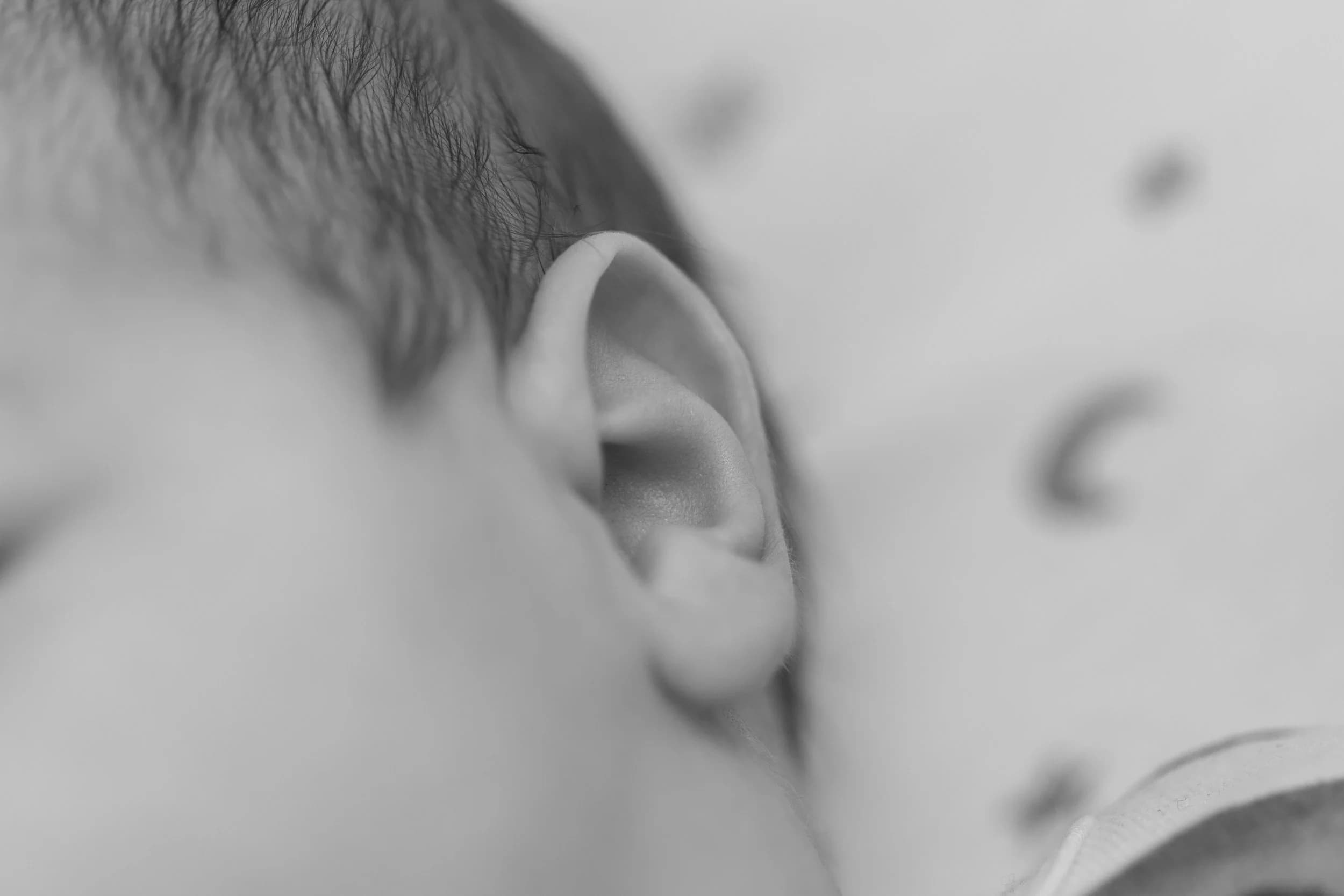 Otite Externe et Otite Moyenne Aiguë : Comprendre les Différences et les Traitements